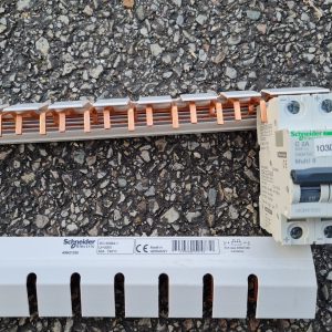 Peigne pour  37 Disjoncteurs  1P+N  , 63A , 74 Modules    SCHNEIDER  A9N21035