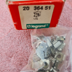 20  CLIPS-ÉCROU POUR VIS M5  Legrand 36451