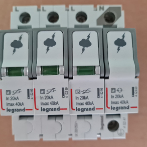 Parafoudre T2  LEGRAND 412247 Imax 40kA  4P  , le NEUTRE à Droite